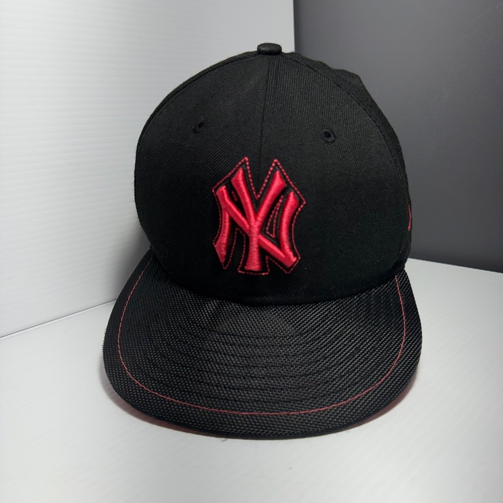 New Era 59FIFTY New York Yankees Fitted Hat Black Pink Size 7 3/8 MLB Cap